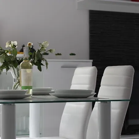 Апартаменты U-stay Bond Apartament