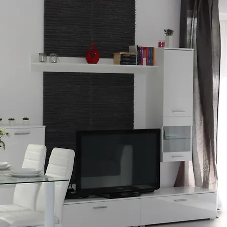 Апартаменты U-stay Bond Apartament *